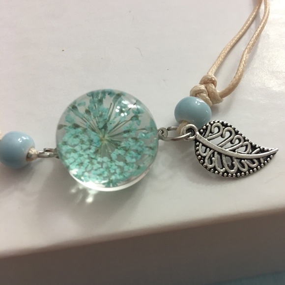 (J2) Floral Bracelet - Picture 3 of 4